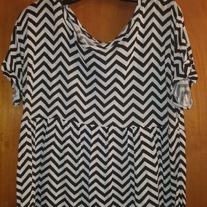 Black and white chevron top with pink zipper